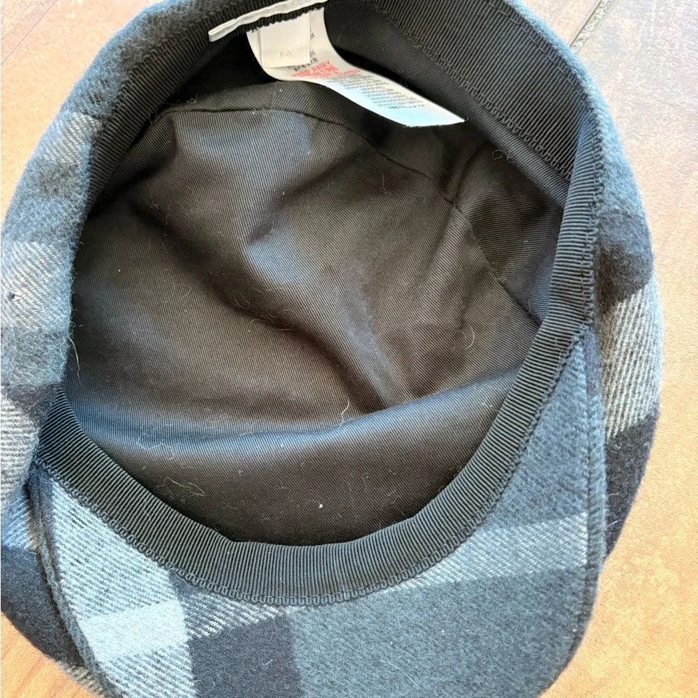 Burberry wool newsboy hat. Size 54